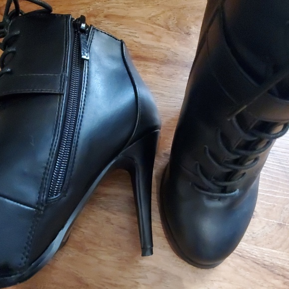 Michael Antonio 4" booties, size 7 - Picture 2 of 3